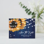 Navy Blue Sunflower Wedding Save the Date Briefkaa Aankondigingskaart (Staand voorkant)