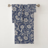 Navy Blue Swirl Flowers Bad Handdoek (Insitu)