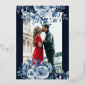 Navy blue waterverf floral script foto bruiloft folie uitnodiging (Achterkant)