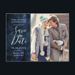 Navy Blue Waterverf Foto Save the Date Aankondigingskaart<br><div class="desc">Elegant en modern sparen het date briefkaart voor je marineblauwe bruiloft! De achtergrond is gemaakt in mooie waterverf. U kunt uw eigen foto van het verloving toevoegen. Voeg je trouwdatum, plaats en staat, website, enz. toe. De teksten zijn gemakkelijk online aan te passen. Aanpassing is eenvoudig dankzij teksten aan de...</div>