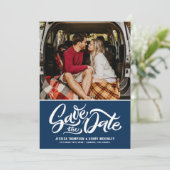 Navy Blue Whimsical Hand Lettered Photo Overlay Save The Date (Staand voorkant)