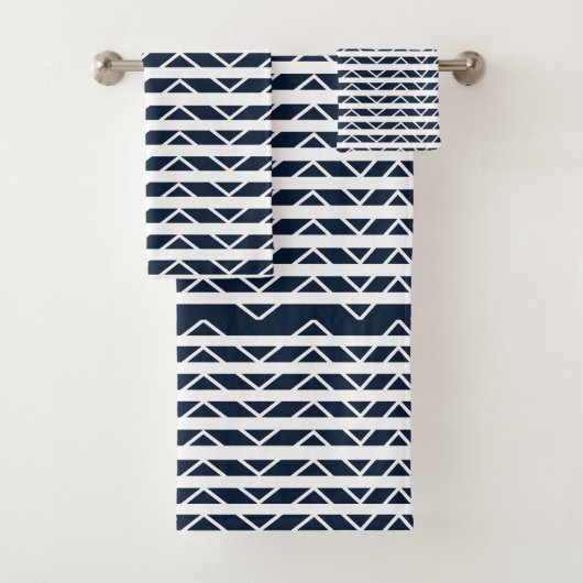 Navy Blue White Chevron Pattern Bad Handdoek (Insitu)