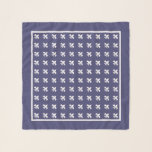 Navy Blue White Fleur de Lis Pattern Sjaal<br><div class="desc">Deze sjaal is voorzien van een klassiek wit Frans vloour de lis-patroon,  dat diagonaal op een blauw marineschandaal is aangebracht. Een dunne witte grens en een breder blauw marinegrens lijst het ontwerp.</div>