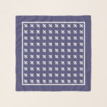 Navy Blue White Fleur de Lis Pattern Sjaal<br><div class="desc">Deze sjaal is voorzien van een klassiek wit Frans vloour de lis-patroon,  dat diagonaal op een blauw marineschandaal is aangebracht. Een dunne witte grens en een breder blauw marinegrens lijst het ontwerp.</div>