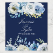 Navy Blue White Floral Elegant Modern Wedding Wijn Etiket (Enkel label)