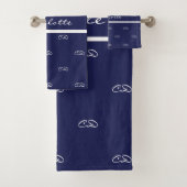 Navy blue white monogram initiaal patroonnaam bad handdoek (Insitu)