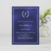 Navy blue white monogrammed wreath birthday kaart (Staand voorkant)