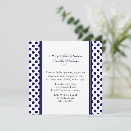 Navy Blue & White Polka Dot Wedding Invitation Kaart (Staand voorkant)