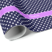 Navy Blue White Polka Dots Lila naam Monogram Cadeaupapier (Rol Hoek)