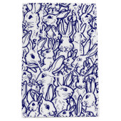 Navy Blue White Rabbit Bunny Large Pattern Medium Cadeauzakje (Voorkant)
