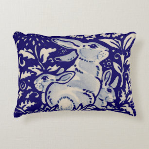 Navy Blue White Rabbit FamilyFloral Dedham Delft Accent Kussen