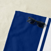 Navy Blue White Racing Stripes Gold Monogram Strandlaken (In situ)
