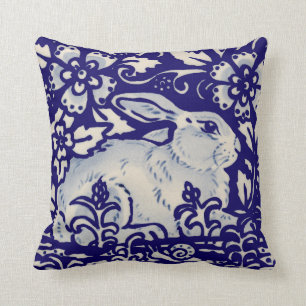 Navy Blue White Resting Rabbit Hare Chinoiserie Kussen