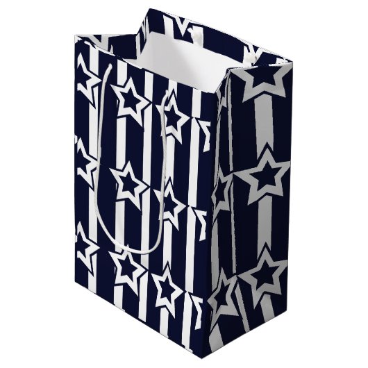 Navy Blue White Star Stripes Medium Cadeauzakje (Voorkant Gekanteld)