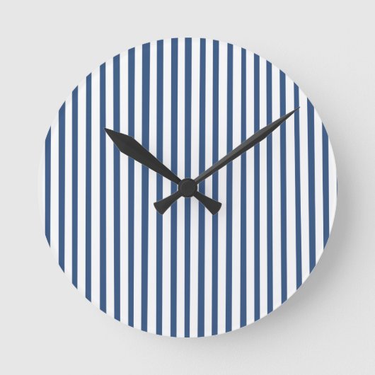 Navy Blue White Striped Pattern Ronde Klok (Voorkant)