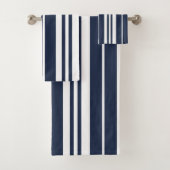 Navy Blue White Stripes Modern Chic Bad Handdoek (Insitu)