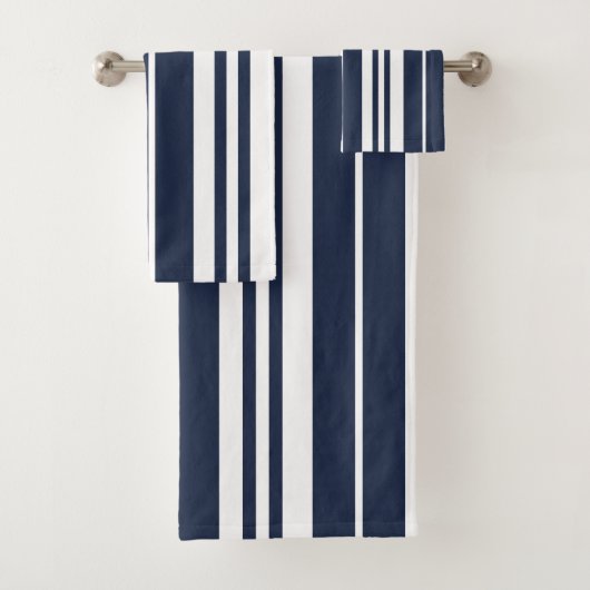 Navy Blue White Stripes Modern Chic Bad Handdoek (Insitu)