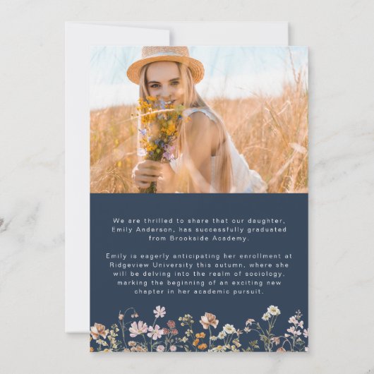 Navy Blue Wildflower Afstuderen Fotoaankondiging Aankondiging (Achterkant)