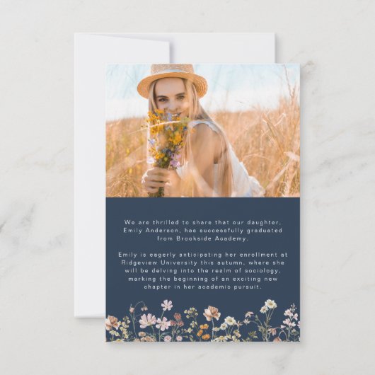 Navy Blue Wildflower Afstuderen Fotoaankondiging Aankondiging (Achterkant)