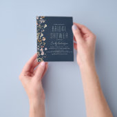 Navy Blue Wildflower Bridal Shower Uitnodiging Flyer (Hand)