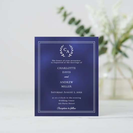 Navy blue wreath monogram wedding invitation (Staand voorkant)