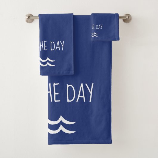 Navy Blue Zeeen the Day Waves Nautical Bad Handdoek (Insitu)