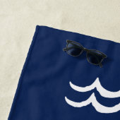 Navy Blue Zeeen the Day Waves Nautical Strandlaken (In situ)