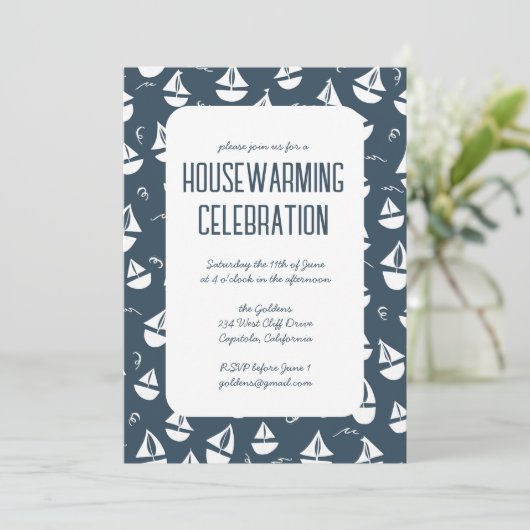 Navy Blue Zeilboten Schattige Beach Housewarming P Kaart (Staand voorkant)