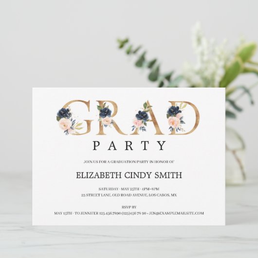 Navy Blush Floral Gold Letter Afstudeerder Foto Kaart (Staand voorkant)