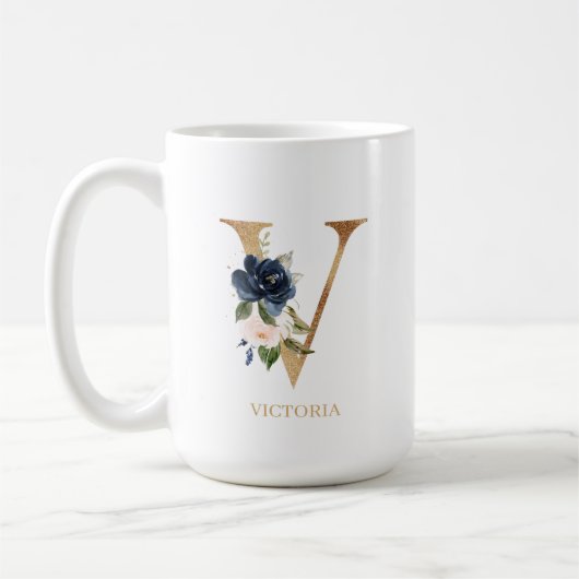 Navy Blush Floral Monogram Letter "V" op maat Koffiemok (Links)