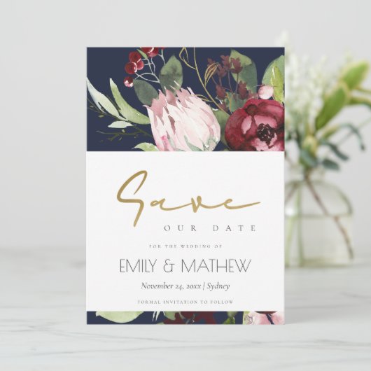 NAVY BLUSH PINK BURGUNDY PROTEA FLORAL WATERVERF SAVE THE DATE (Staand voorkant)