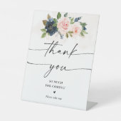 Navy & Blush Roze Bloemen Dank je teken Reclamebord Met Voetstuk (Voorkant)