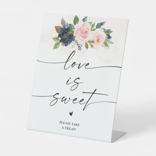 Navy & Blush Roze Bloemen Liefde Is Zoet Teken Reclamebord Met Voetstuk (Voorkant)