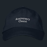 Navy bruiloft "Jubileum Cheers!" Verstelbaar Pet<br><div class="desc">Dit pet is ontworpen met de tekst "Jubileum cheers!", waardoor het ideaal is voor het vieren van een speciale gelegenheid. Het pet is voorzien van hoogwaardig borduurwerk, waardoor de tekst er prachtig uitziet. Het is verstelbaar, waardoor het comfortabel past voor alle maten, en gemaakt van zacht, duurzaam katoen voor blijvende...</div>