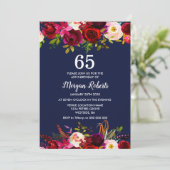 Navy Burgundy Floral 65th Birthday Party Invite Kaart (Staand voorkant)