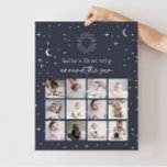 Navy Celestial Sun 1st Birthday Photo Collage Poster<br><div class="desc">Viel de verjaardag van je baby met deze collage, waar je 12 maanden van je favoriete foto's kunt weergeven. Het kan een mooi hoopje zijn om terug te kijken, om hun eerste levensjaar te zien! Dit ontwerp is voorzien van een marine achtergrond met een ster- en maanpatroon, een zonneomtrek en...</div>