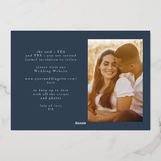 Navy Classic Foto Het Bruiloft Goud Opslaan De Dat Folie Uitnodiging (Achterkant)