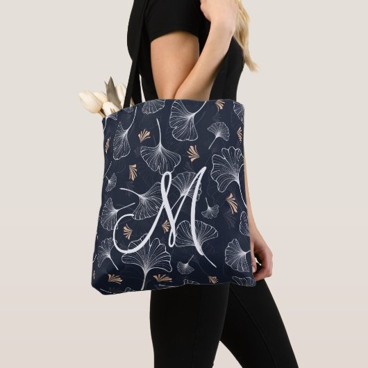 Navy Coral Ginkgo Monogram Tote Tas (Dichtbij)
