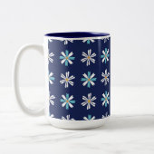 Navy Daisy Bliss Floral Pattern Tweekleurige Koffiemok (Links)
