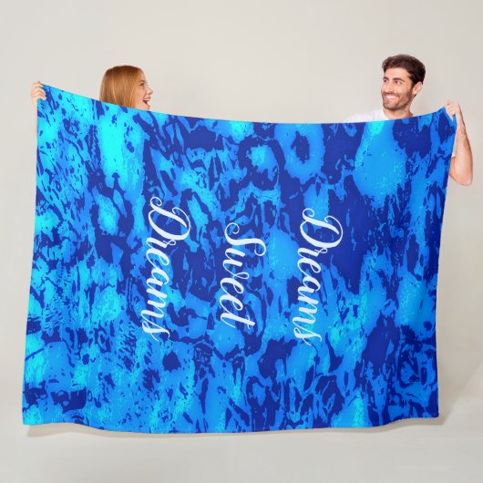 Navy Deep past vers zeewater aan Fleece Deken (In situ)