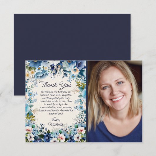 Navy Dusty Blauw Wit Bloemen Verjaardagsfoto Bedankkaart (Voorkant / Achterkant)