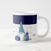Navy Dusty Blue Pumpkin Gnomes Aspen Rustic House Grote Koffiekop (Rechts)