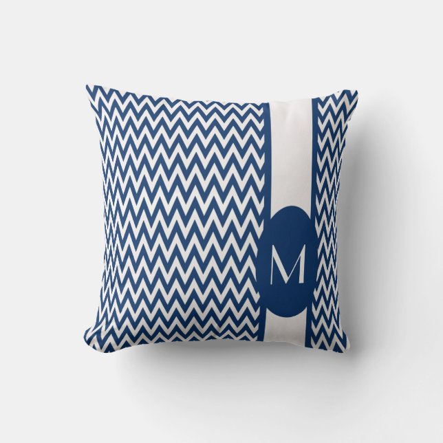 Navy Elegant Chevron Design met monogram Kussen (Voorkant)