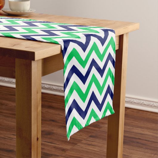 Navy, Emerald, White Large Chevron ZigZag Pattern Korte Tafelloper (Voorbeeld)
