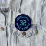 Navy en Blauwgroen Football Mom Jersey Nummer Ronde Button 7,6 Cm<br><div class="desc">Vrolijk op je favoriete sportteam, football speler of show gewoon je schooltrots met een aangepaste gepersonaliseerde spirit knop! Voeg je schoolnaam toe of personaliseer met de naam van een speler en een jersey-nummer. Perfect voor football, basketbal, honkbal en voetbalwedstrijden! Creëer custom pinnen voor het hele team, cheerleaders, ouders en broers...</div>