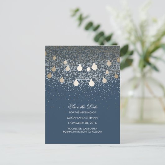 Navy en Gold String Lights slaan de datum op Aankondigingskaart (Staand voorkant)