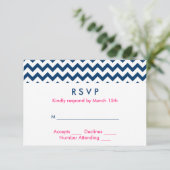 Navy en Roze Chevron Wedding RSVP Kaartje (Staand voorkant)