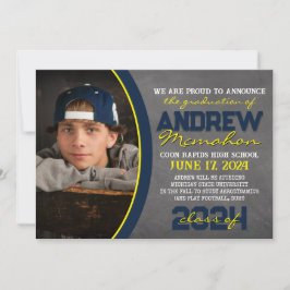 Navy en Yellow Chalkboard Afstuderen Aankondiging