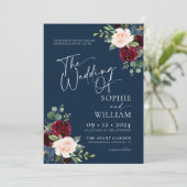 Navy Floral Burgundy en Blush Wedding Invitation Kaart (Staand voorkant)
