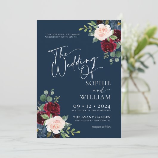 Navy Floral Burgundy en Blush Wedding Invitation Kaart (Staand voorkant)